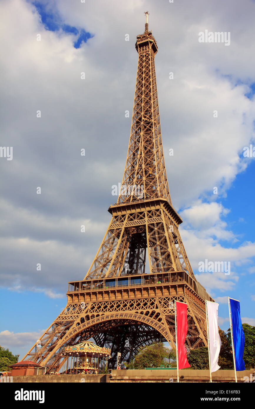 Vue depuis la Seine sur la Tour Eiffel (La Tour Eiffel), à Paris, France Banque D'Images