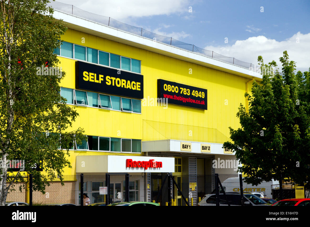 Boîte jaune self storage center, Penarth Road, Cardiff, Pays de Galles, Royaume-Uni. Banque D'Images