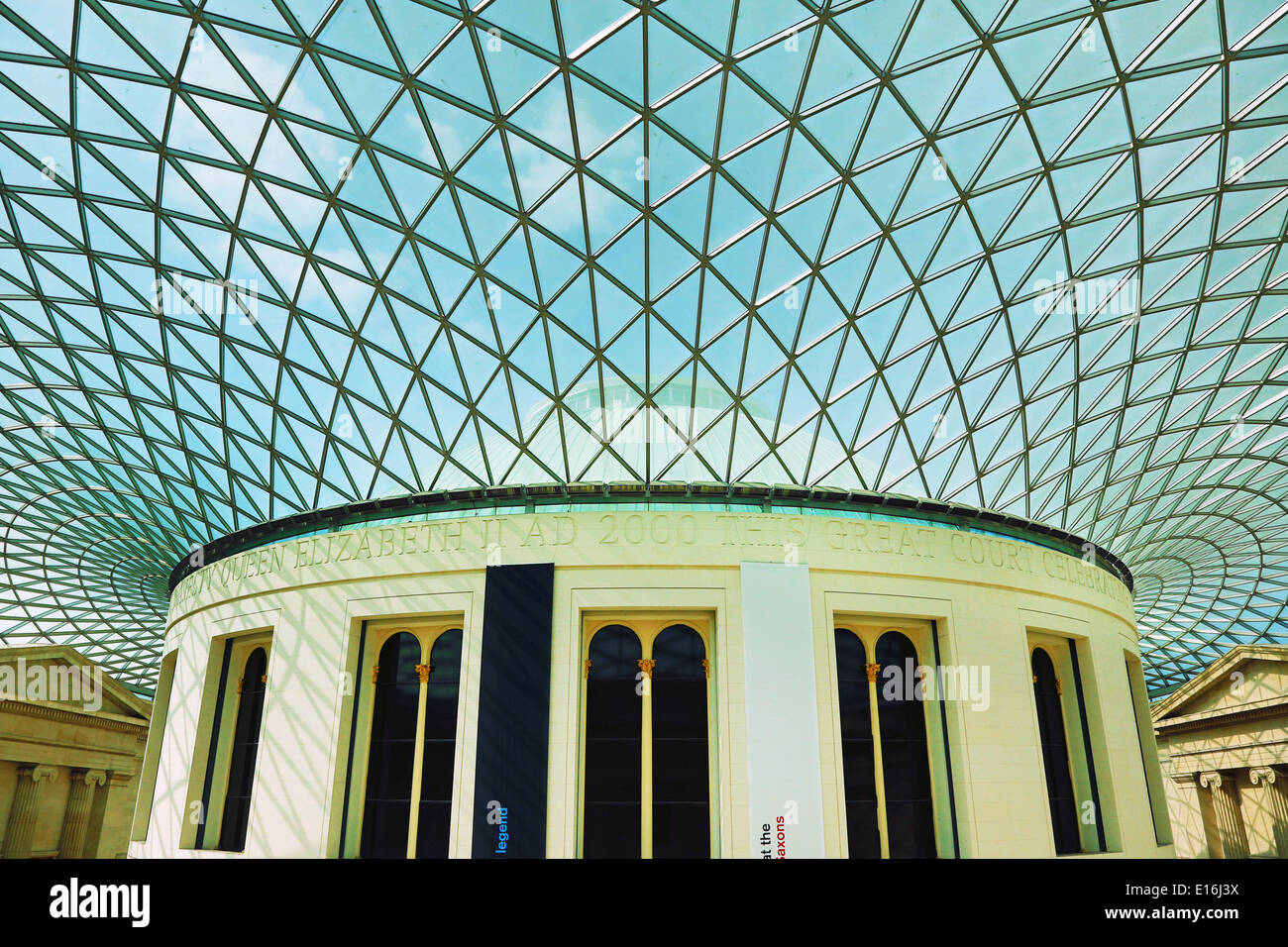 Dans la grande cour du British Museum, Londres, Angleterre Banque D'Images