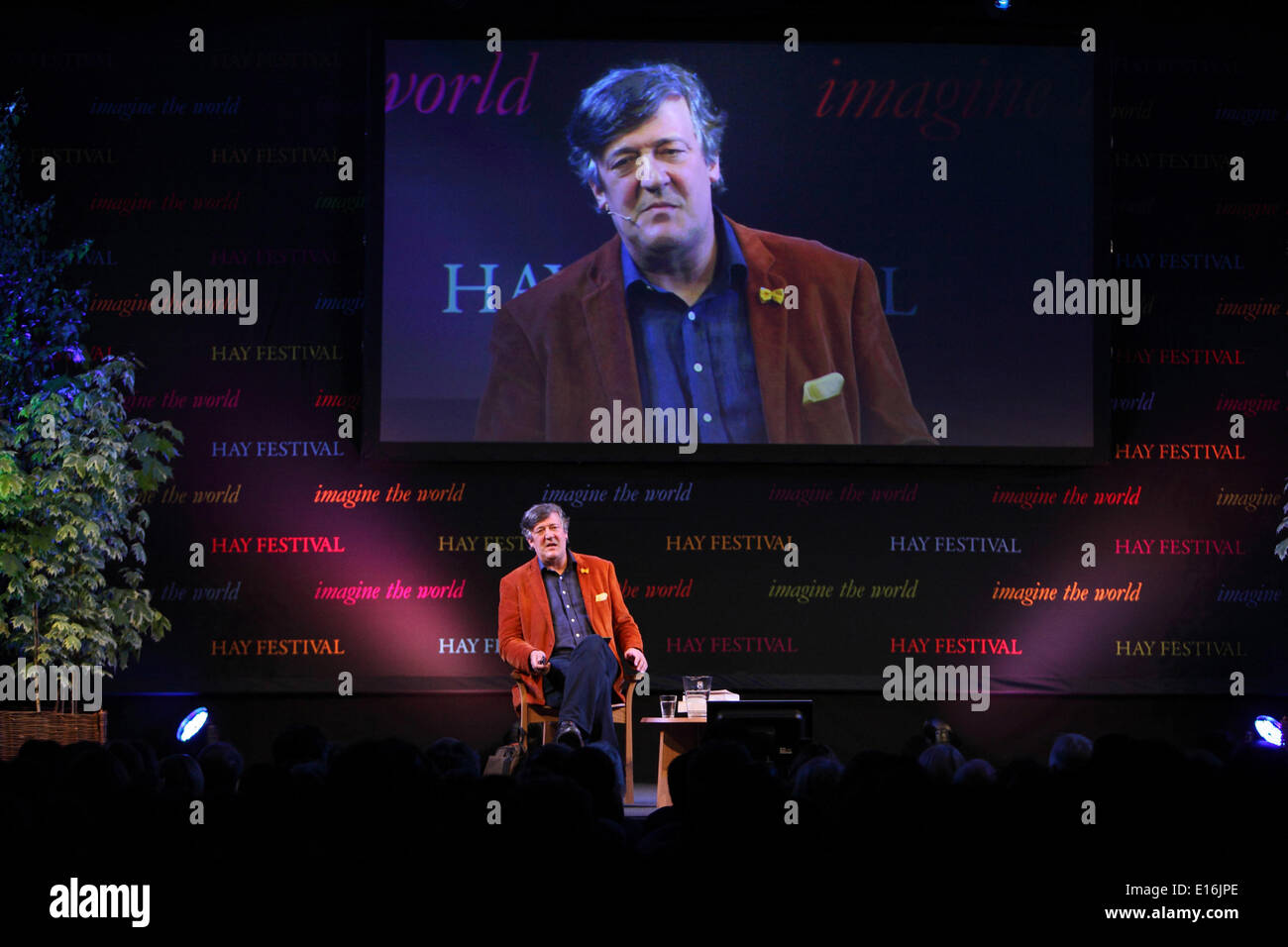 Hay-on-Wye, au Pays de Galles, Royaume-Uni 24 Mai 2014 Stephen Fry parlant au troisième jour des 2014 Hay Festival, le Pays de Galles UK Crédit : Zute Lightfoot/Alamy Live News Banque D'Images