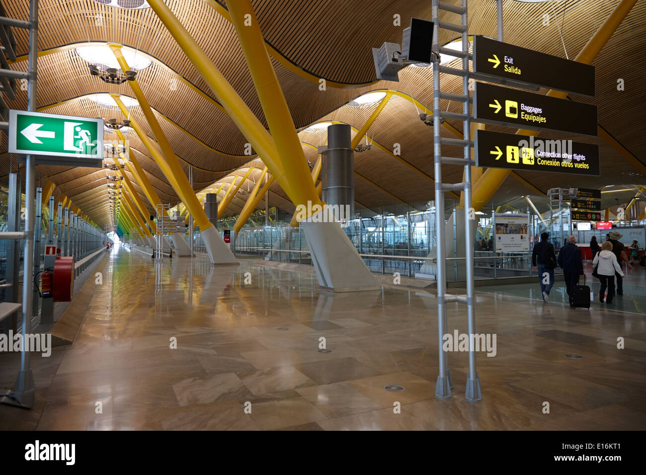 La borne 4 de l'aéroport de Barajas de Madrid Espagne Banque D'Images