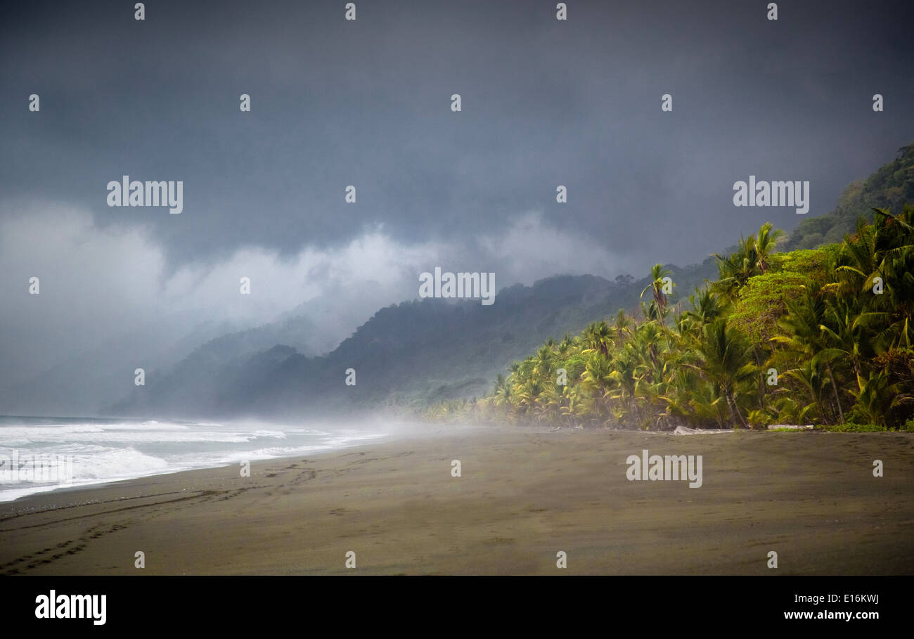 Tempête approchant le parc national de Corcovado sur la péninsule d'Osa au Costa Rica Banque D'Images