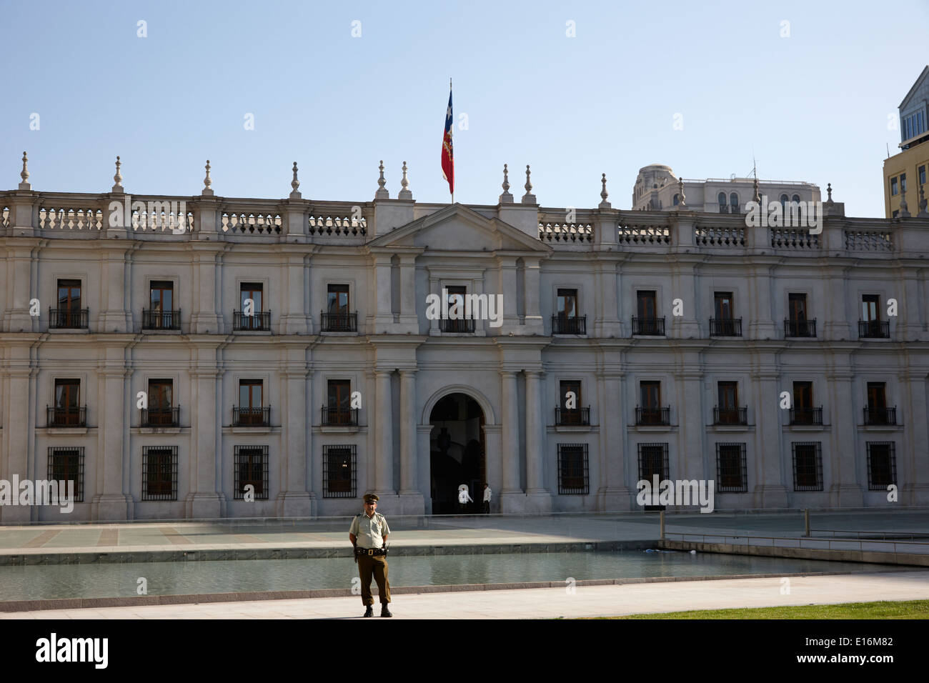Les gardes de la police et de l'extérieur de Palacio de la moneda palace Santiago Chili Banque D'Images