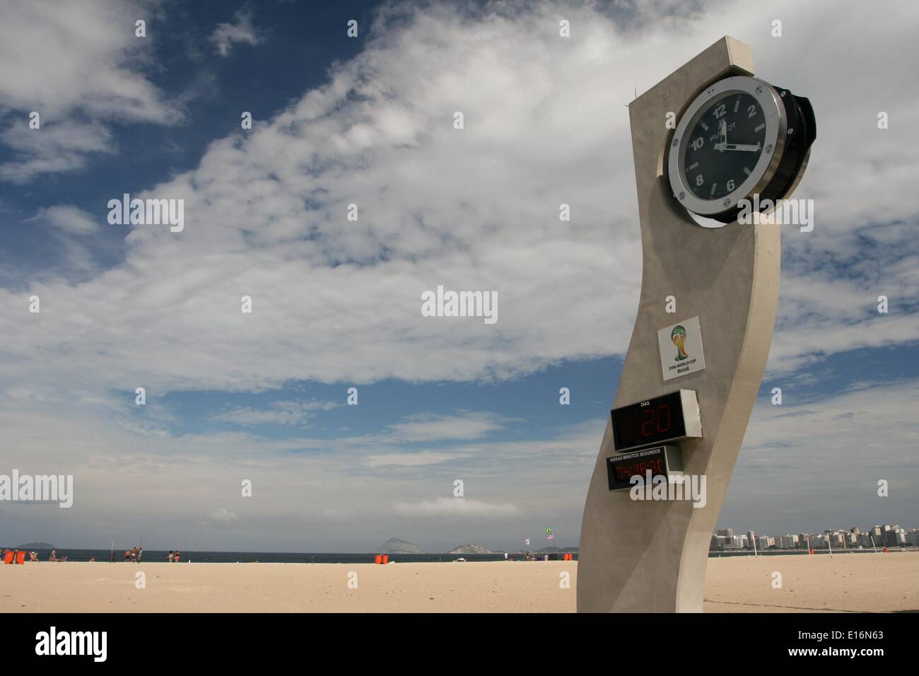 L'Hublot Horloge de compte à rebours, conçu à la fin de l'architecte Brésilien Oscar Niemeyer, indique 20 jours à l'ouverture de la Coupe du Monde de la FIFA, Brésil 2014. Rio de Janeiro, Brésil. 23 mai, 2014. Crédit : Maria Adelaide Silva/Alamy Live News Banque D'Images