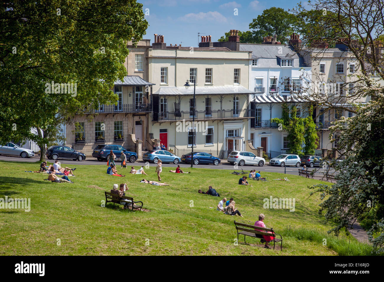 Les gens dans un parc, Clifton, Bristol, England Banque D'Images