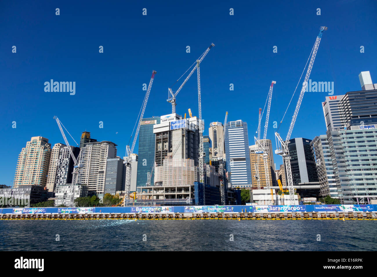Sydney Australie,Darling Harbour,port,Barangaroo,nouveau,en,construction,site,grues,gratte-ciel,horizon de la ville,AU140311112 Banque D'Images