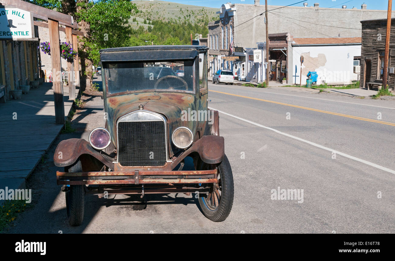 Montana, Virginia City, monument historique, 19C ville minière, antique automobile Ford Banque D'Images