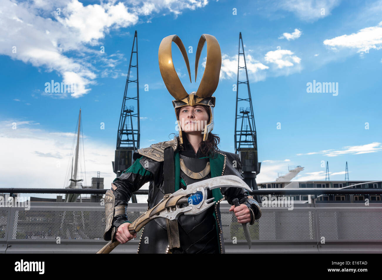 Londres, Royaume-Uni, 24 mai 2014 - bd fans cosplay et rassemblés au centre Excel à Royal Victoria Docks à la bi-annual London Comic Con festival. De nombreux participants ont dépensé beaucoup d'argent et le temps de perfectionner leurs costumes. - Photo de la Loki Thor films. Crédit : Stephen Chung/Alamy Live News Banque D'Images