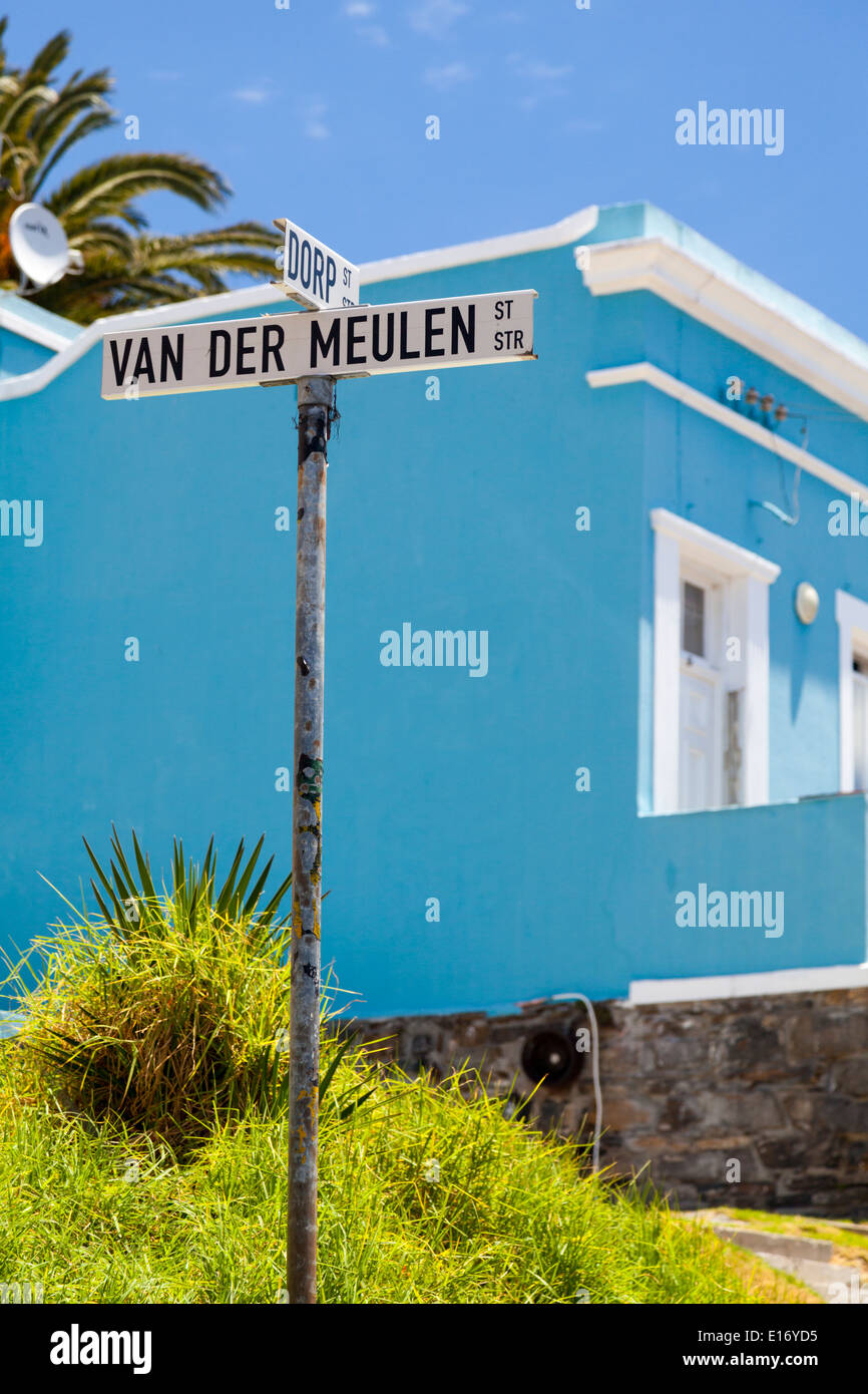Maison colorée à l'angle de Van der Meulen et Dorp Street dans le Bo Kaap, Cape Malay Quarter, Cape Town Banque D'Images