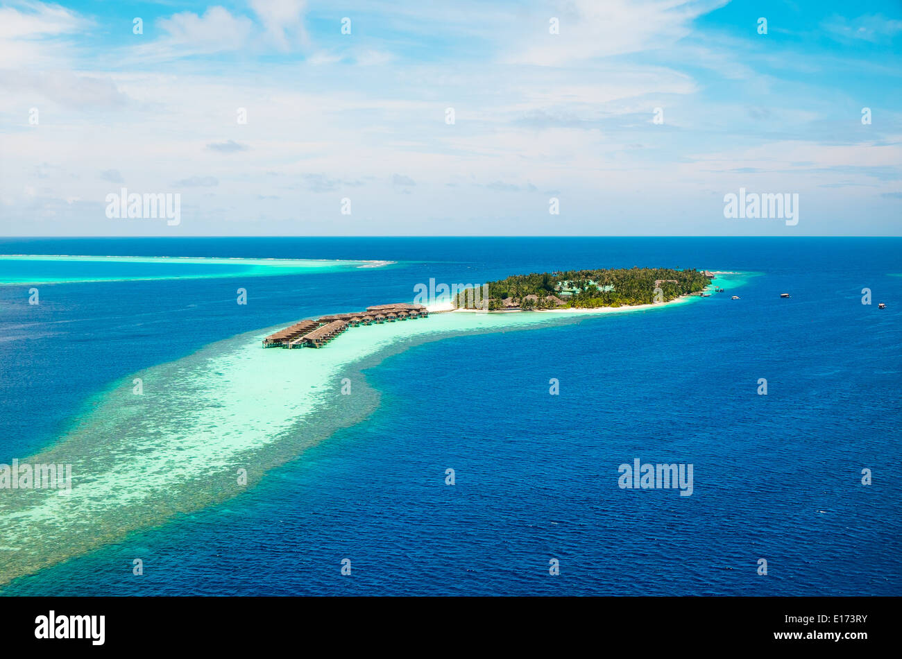 Hôtel de l'île Bird's-eye view. Océan Indien Maldives Banque D'Images