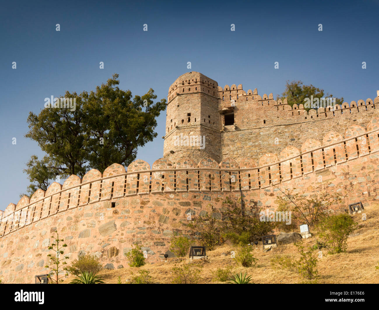 L'Inde, Rajasthan, Rajsamand, fort de Kumbhalgarh, murs fortifiés de Rana Pratap Banque D'Images