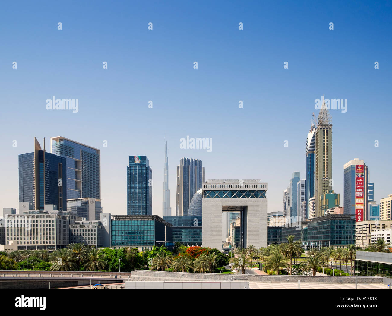 Avis de DIFC le Centre Financier International de Dubaï (Free zone) dans le quartier financier de Dubaï, Emirats Arabes Unis Banque D'Images