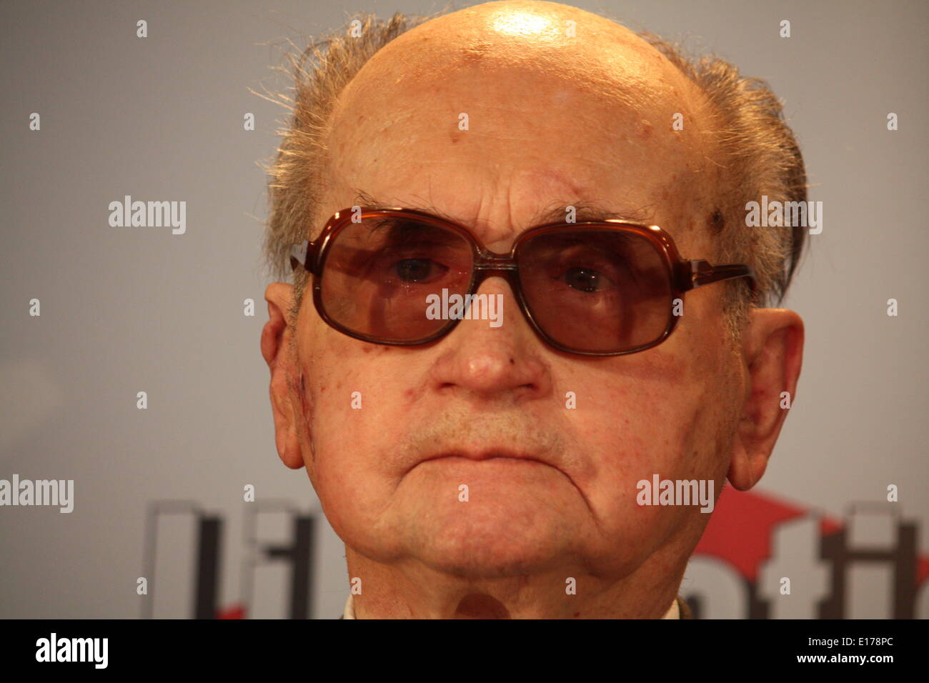 PIX FICHIER : Décès de l'ancien Président polonais et Wojciech Jaruzelski, ici au cours d'une réunion du journal français Libération en 2009, Lyon, Rhône, Rhône-Alpes, France. Credit : Thibaut/Alamy Live News Banque D'Images