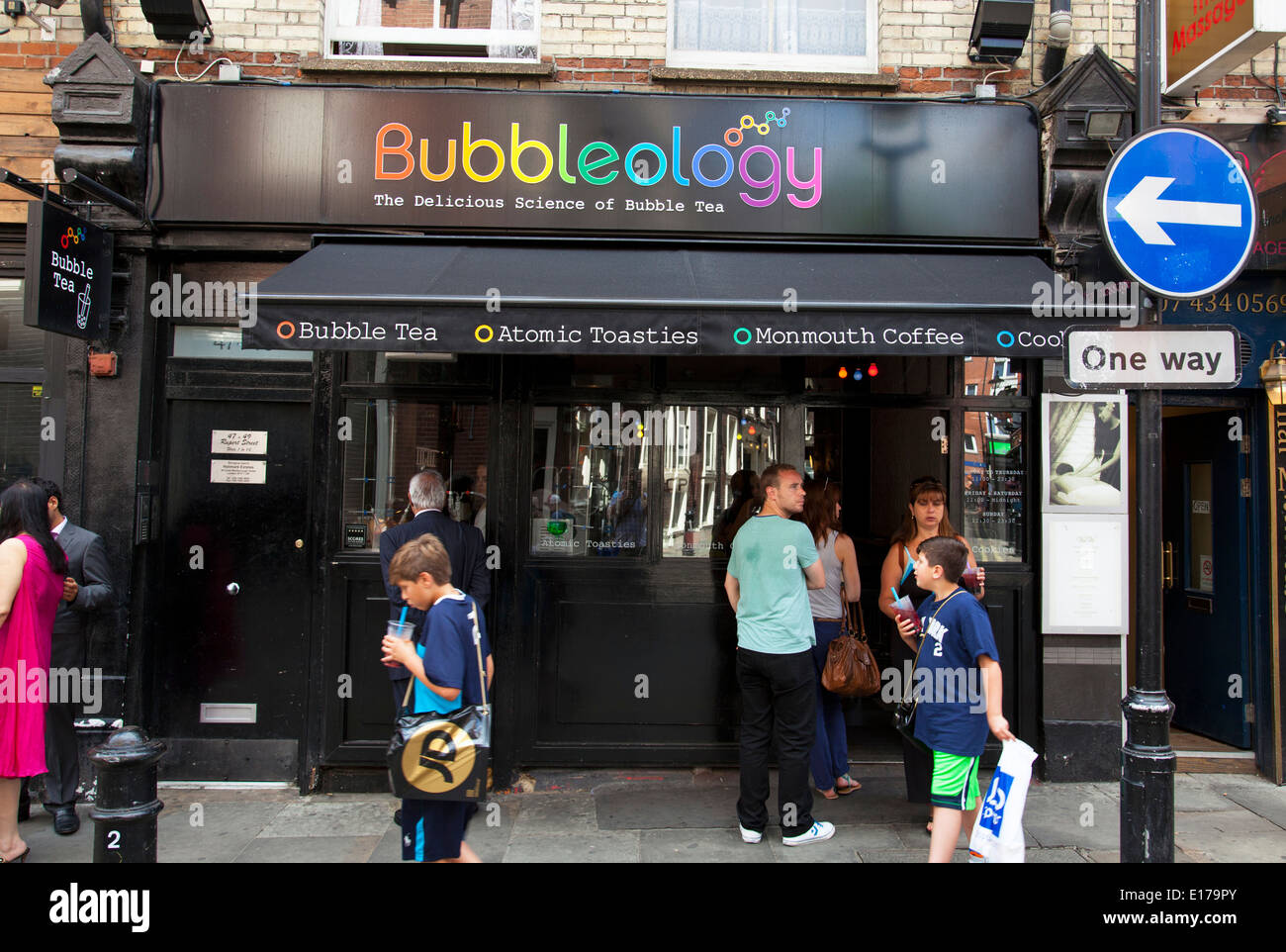 Bubbleology vendre bubble tea dans Rupert Street, Soho, Londres, Angleterre, Royaume-Uni Banque D'Images