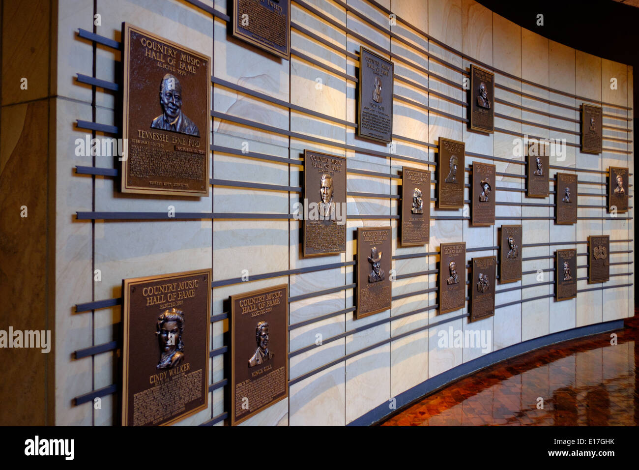 Un mur de plaques commémorant au temple de la Country Music Hall of Fame à Nashville, Tennessee Banque D'Images