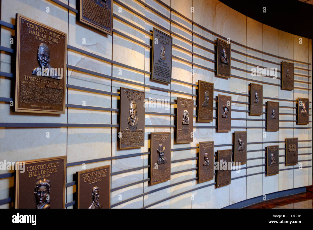Un mur de plaques commémorant au temple de la Country Music Hall of Fame à Nashville, Tennessee Banque D'Images