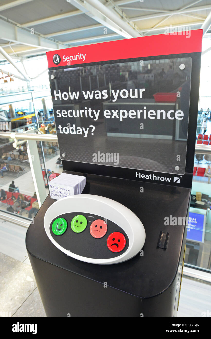 Surveillance de la satisfaction de la sécurité dans le terminal 5 du salon de départ, à l'aéroport de Heathrow. London Borough of Hounslow, Londres, Angleterre, Royaume-Uni Banque D'Images