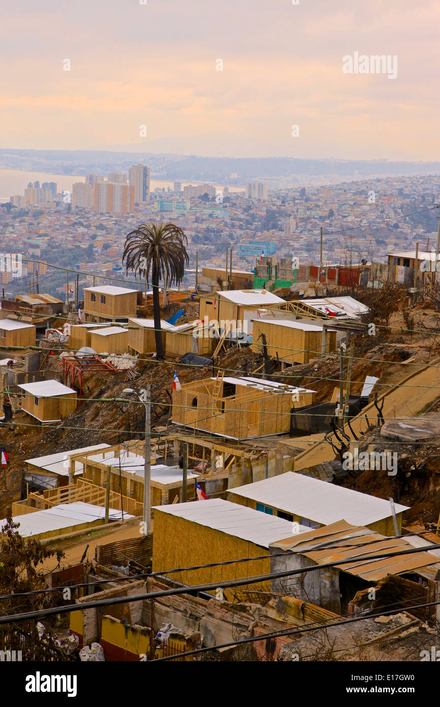 Valparaiso, après le grand incendie, la reconstruction des habitations Chili 2014 Banque D'Images