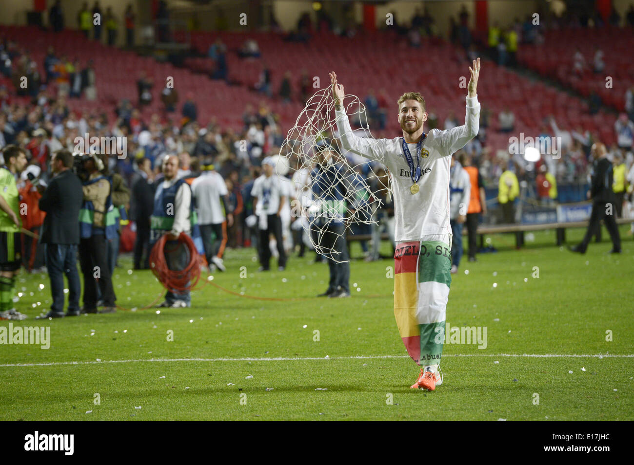 Lisbonne, Portugal. 24 mai, 2014. Sergio Ramos (Real) Football/soccer : Sergio Ramos du Real Madrid célèbre après avoir remporté le match final de la Ligue des Champions entre le Real Madrid 4-1 Atletico de Madrid à l'Estadio da Luz à Lisbonne, Portugal . © EXTRÊME-ORIENT PRESSE/AFLO/Alamy Live News Banque D'Images