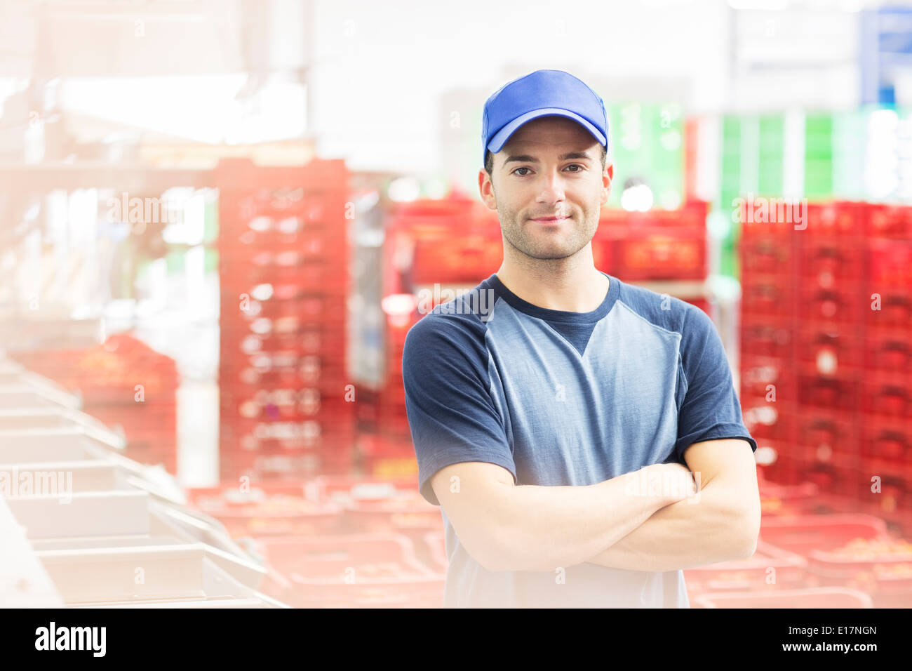 Portrait du travailleur dans l'usine de transformation des aliments Banque D'Images