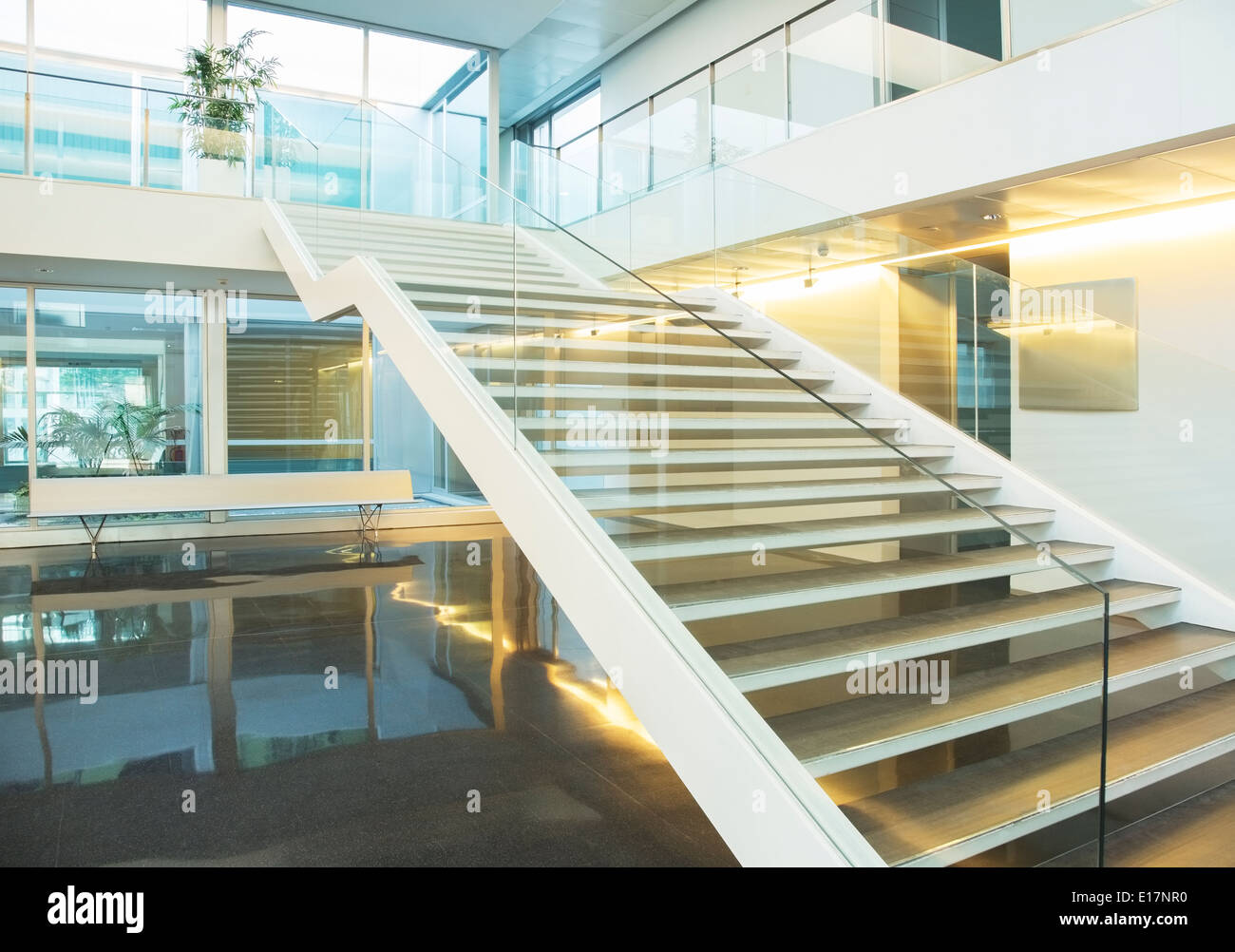 Lobby moderne et son escalier Banque D'Images