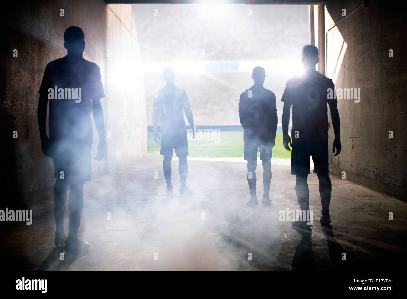Silhouette d'équipes de football champ face Banque D'Images