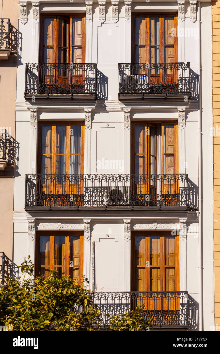 Les façades de la place de la Reine, Valence. Banque D'Images