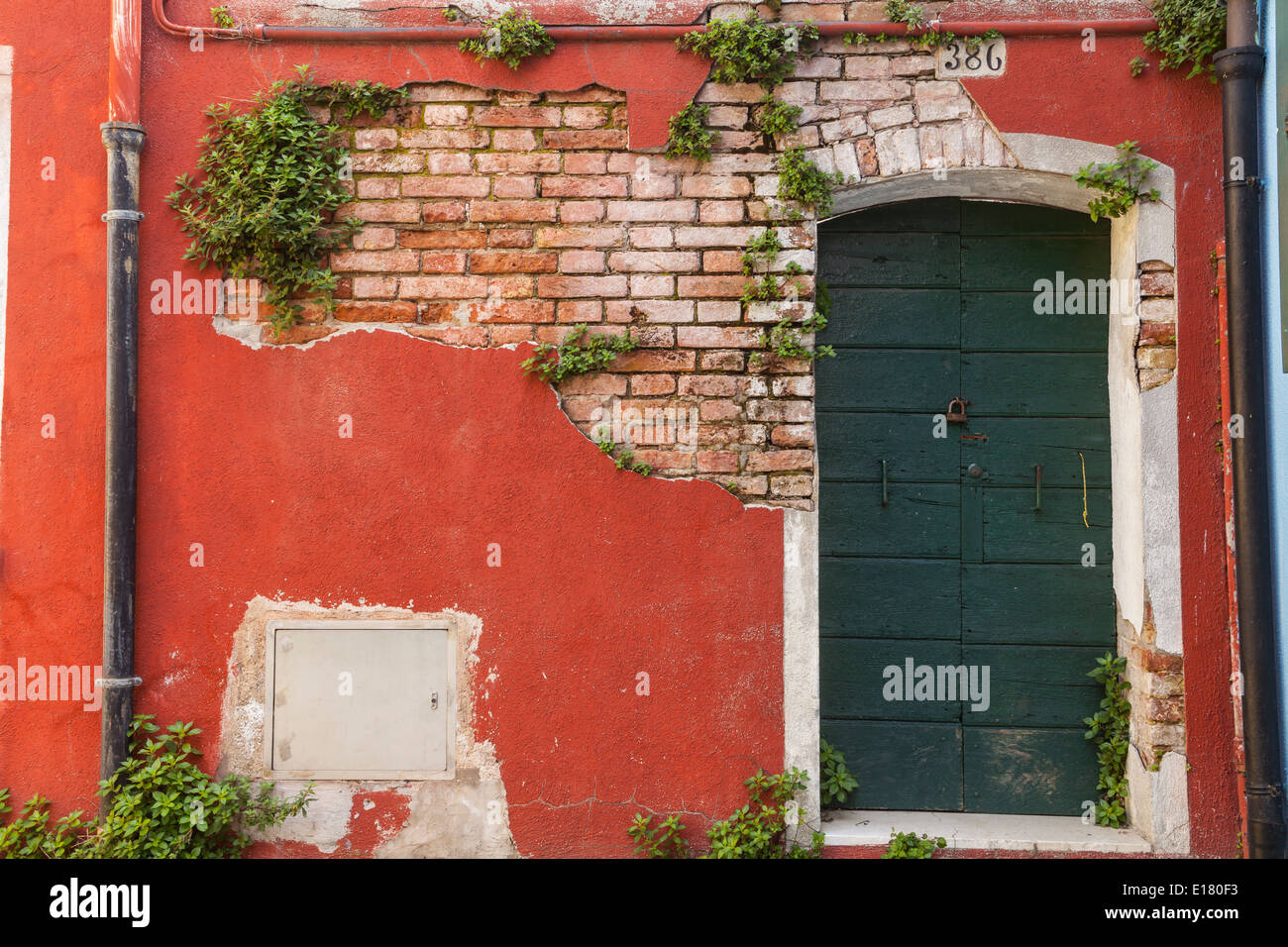 Ancienne maison de couleur sur l'île de Burano. Banque D'Images