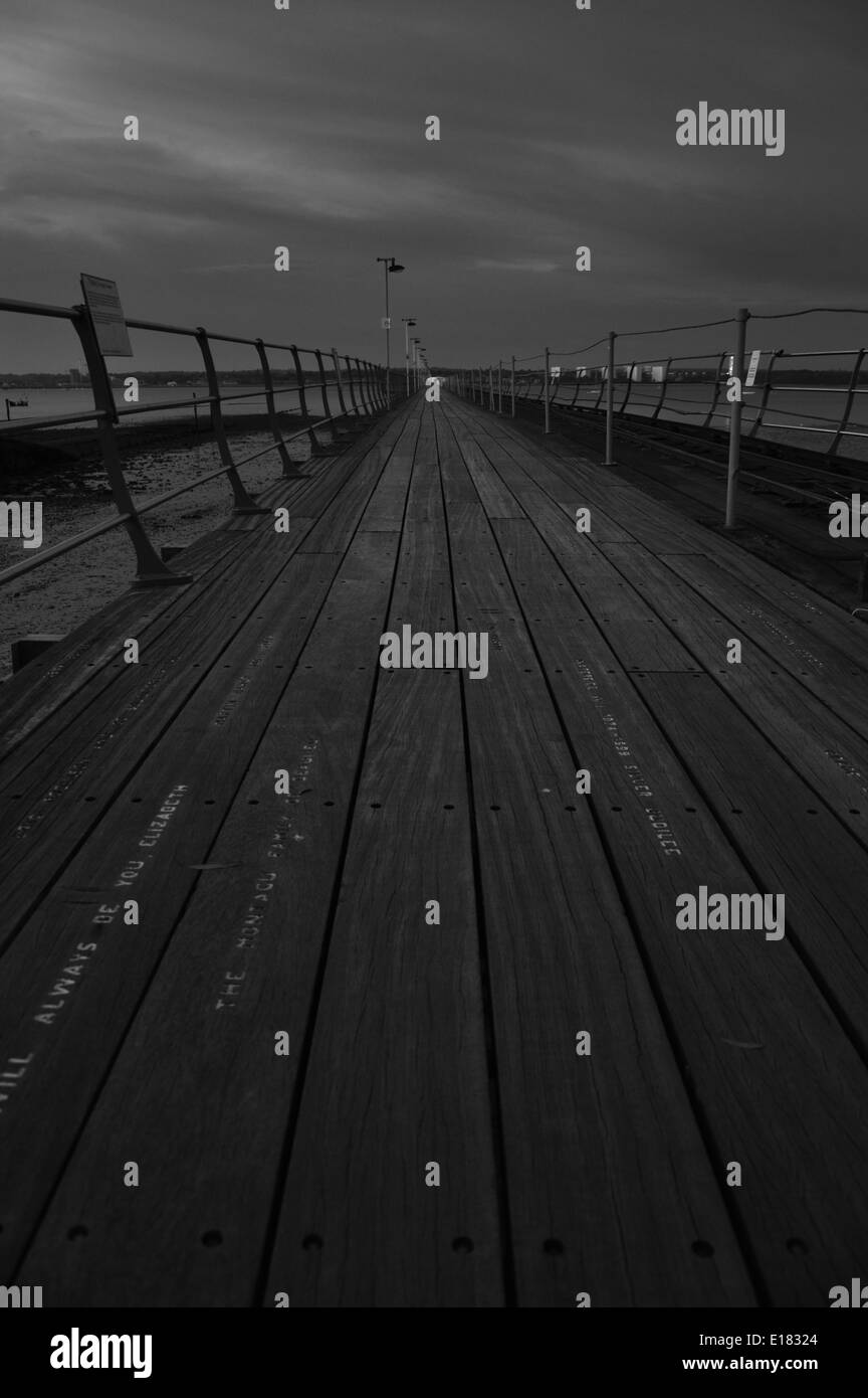 Hythe Pier au coucher du soleil. Banque D'Images