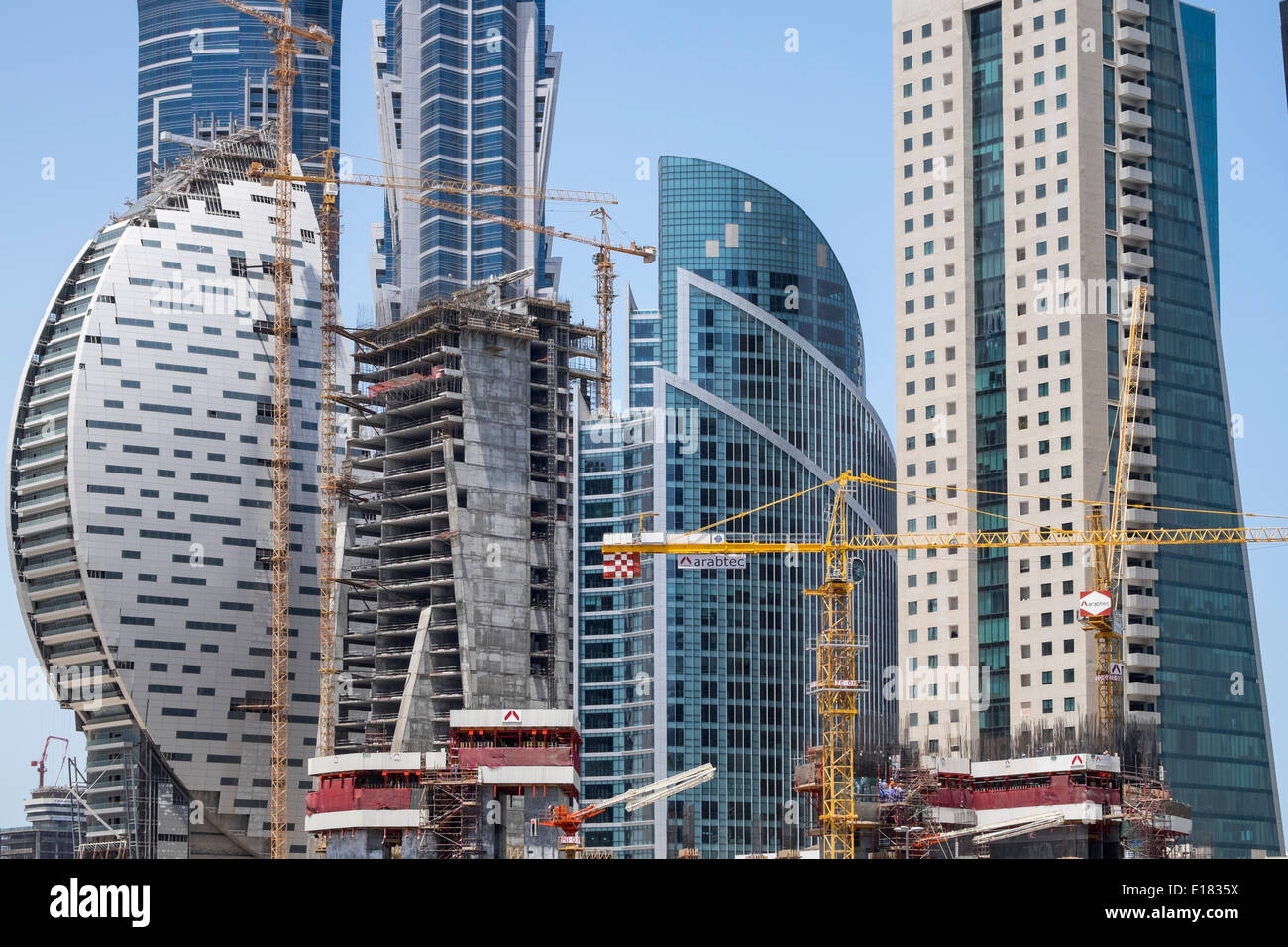 Site de construction avec de nombreux gratte-ciel en construction dans le quartier de la baie de nouvelles affaires à Dubaï Émirats Arabes Unis Banque D'Images