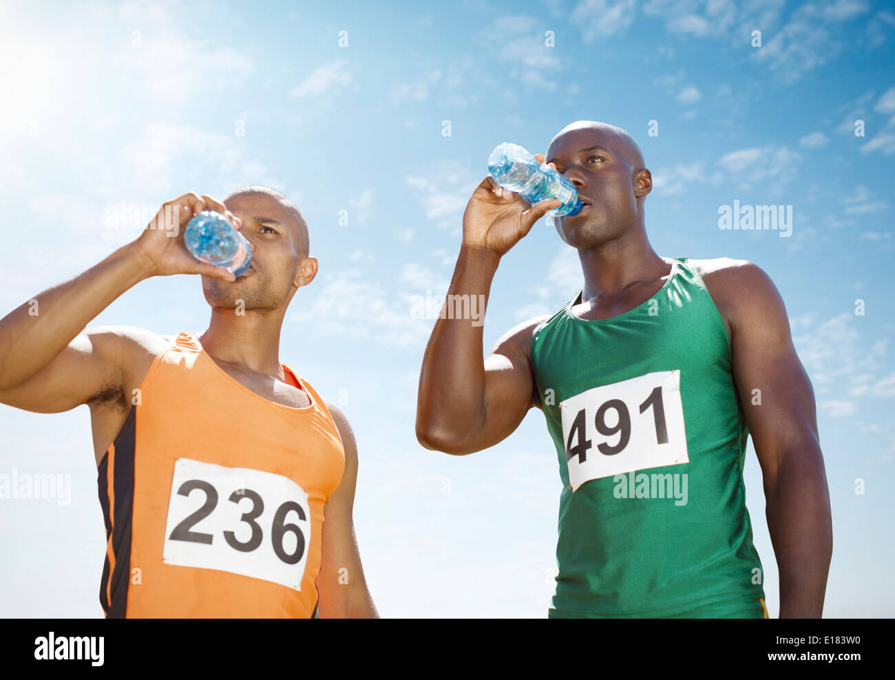 Glissières de l'eau potable sur la voie Banque D'Images