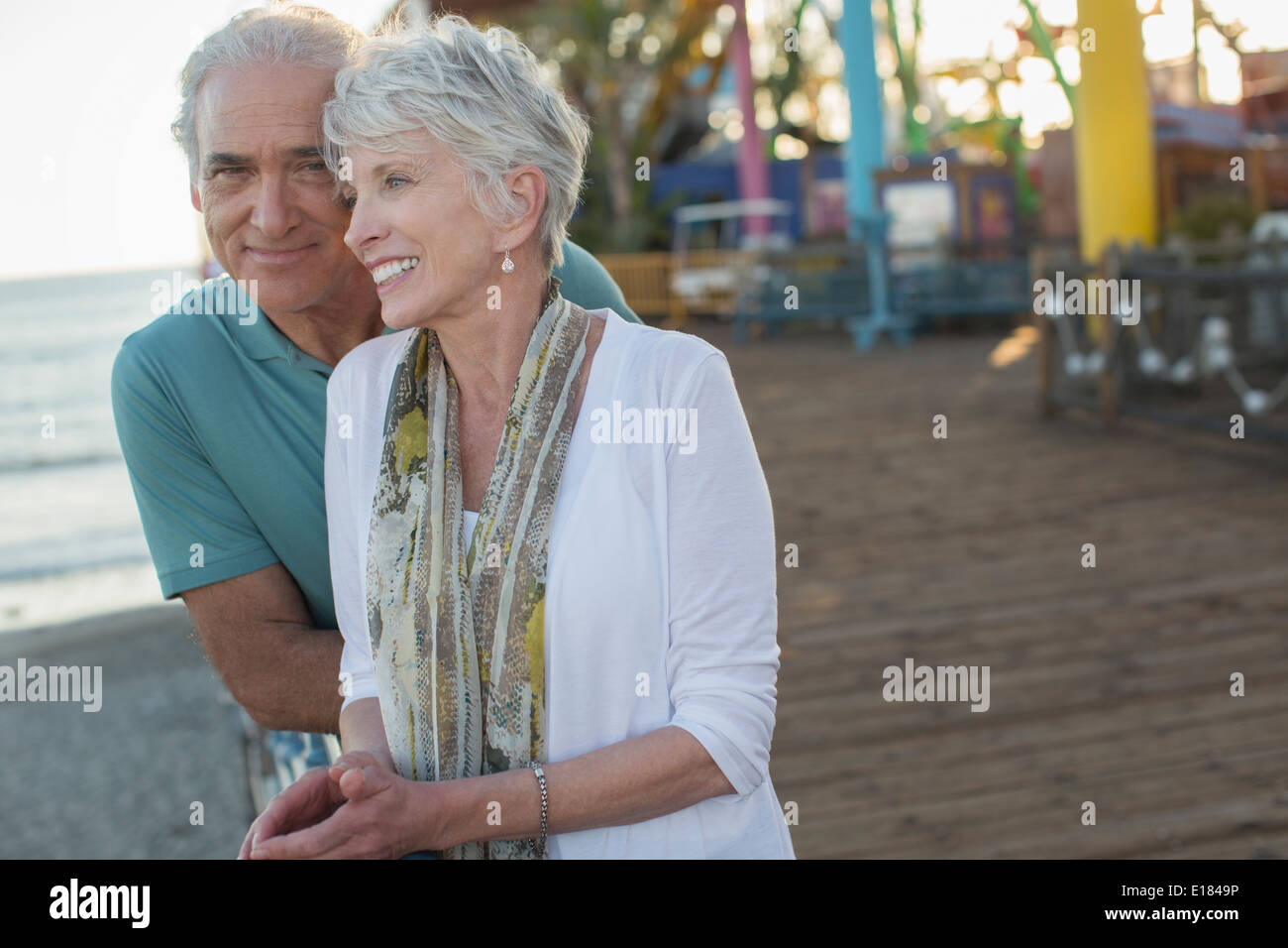 Senior couple at amusement park Banque D'Images