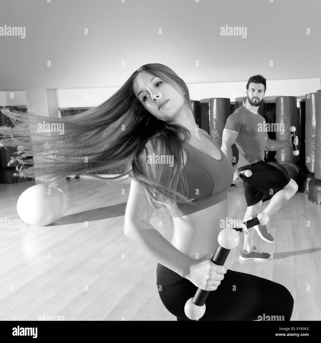 Cardio Danse zumba personnes en formation de groupe à l'exercice d'entraînement de sport Fitness Banque D'Images