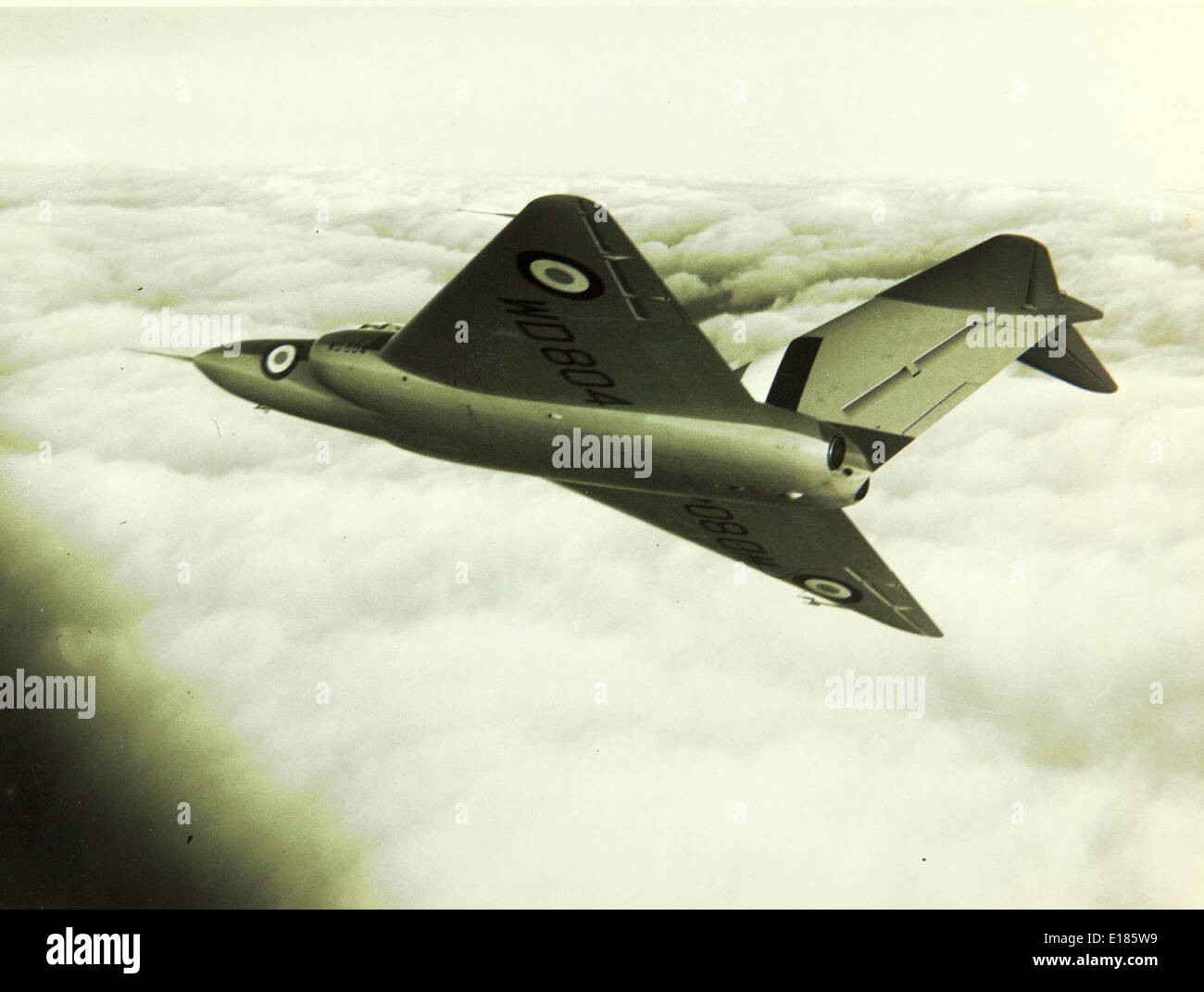 Le Gloster GA-5 Javelin était un avion à réaction britannique conçu pour la formation et la reconnaissance à la fin des années 1940 et au début des années 1950 Il a été utilisé par la Royal Air Force pendant plusieurs années, contribuant à l'évolution de l'aviation militaire britannique au début de la guerre froide. Le Javelin était connu pour son design bimoteur distinctif et son rôle dans les missions de reconnaissance au début de la guerre froide. Banque D'Images
