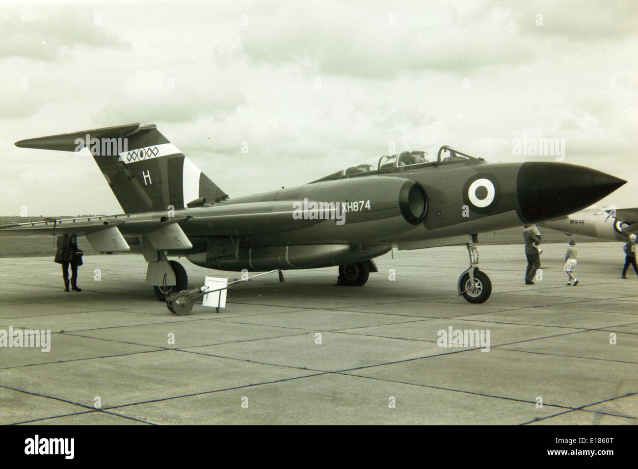 Le Gloster Javelin FA(W) était un intercepteur bimoteur britannique développé pour la Royal Air Force. Introduit dans les années 1950, il a été conçu pour fournir une défense contre les bombardiers à grande vitesse pendant la période de la guerre froide. Banque D'Images