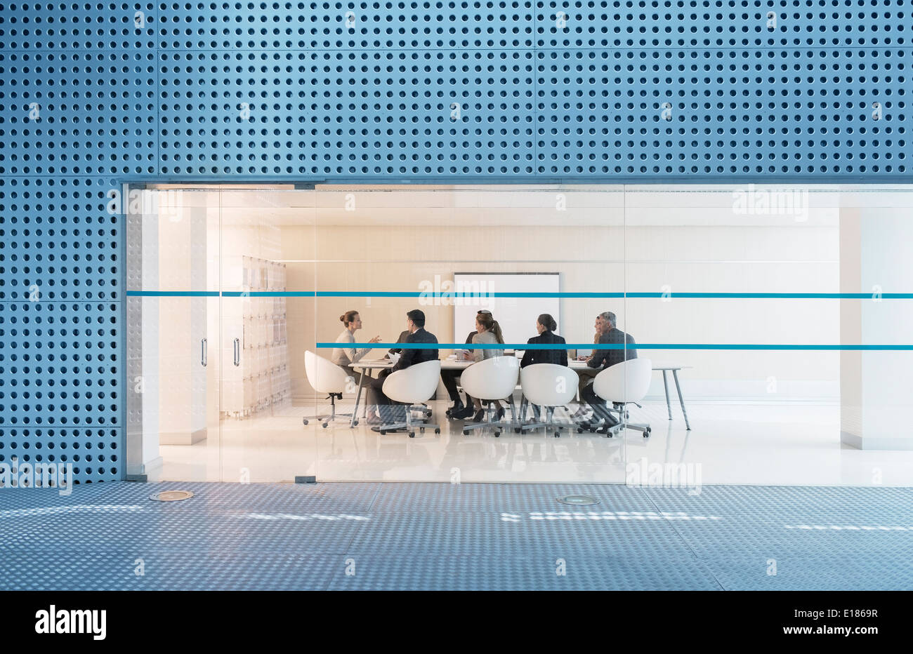 Les gens d'affaires réunion en salle de conférence moderne Banque D'Images