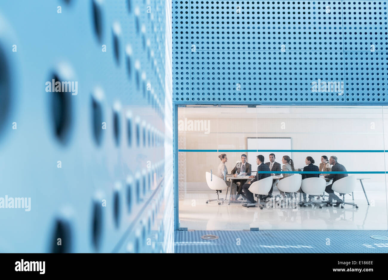Business people conference room table Banque D'Images