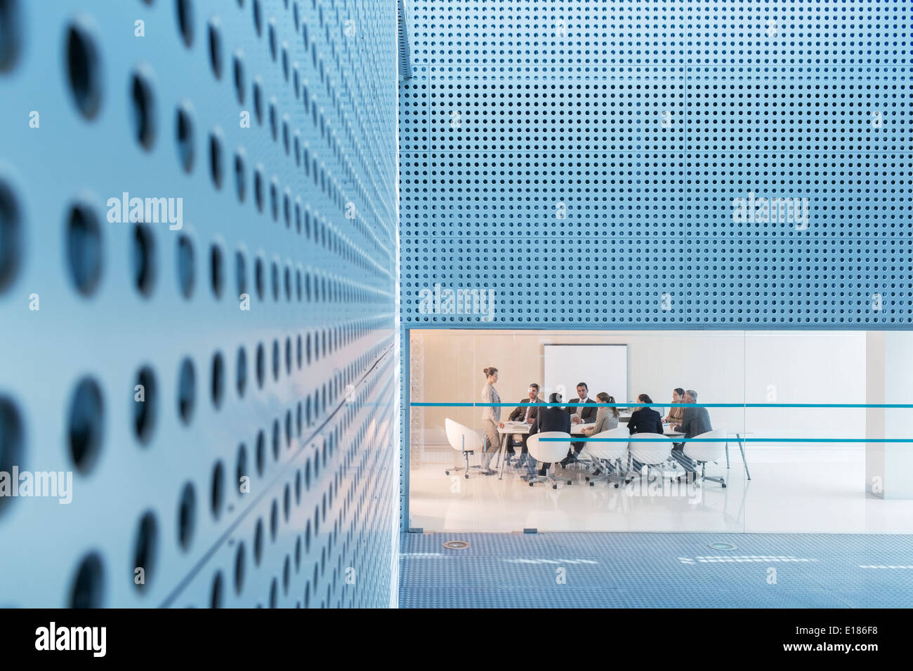 Les gens d'affaires réunion en salle de conférence moderne Banque D'Images