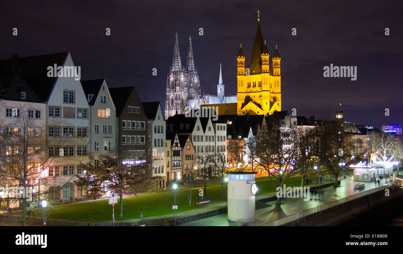 Vue de la rivière de l'Eglise Grand St-martin et de la cathédrale de Cologne , Allemagne Banque D'Images