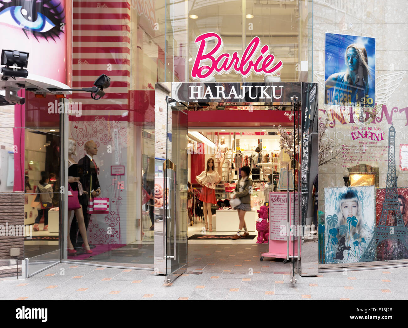 Barbie de l'entrée du magasin à Harajuku, Tokyo, Japon Banque D'Images