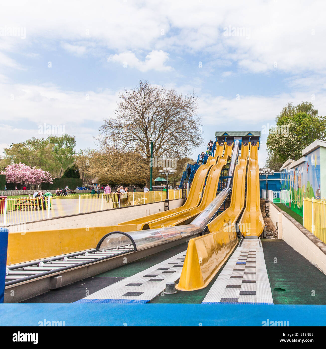 L'eau Wave Runner coaster, Paultons Park, Southampton, Angleterre, Royaume-Uni. Banque D'Images