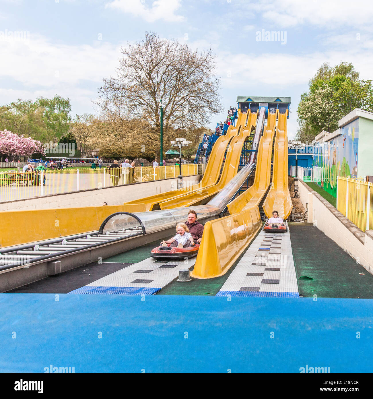 L'eau Wave Runner coaster, Paultons Park, Southampton, Angleterre, Royaume-Uni. Banque D'Images