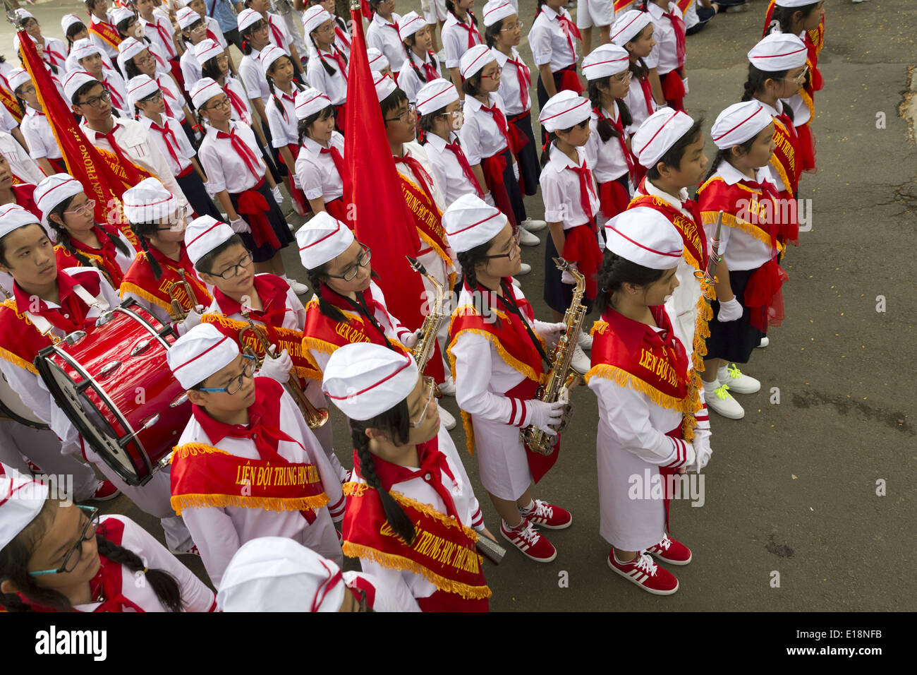 Un groupe de délégués de participer à un concours de défilés à Ho Chi Minh City Banque D'Images