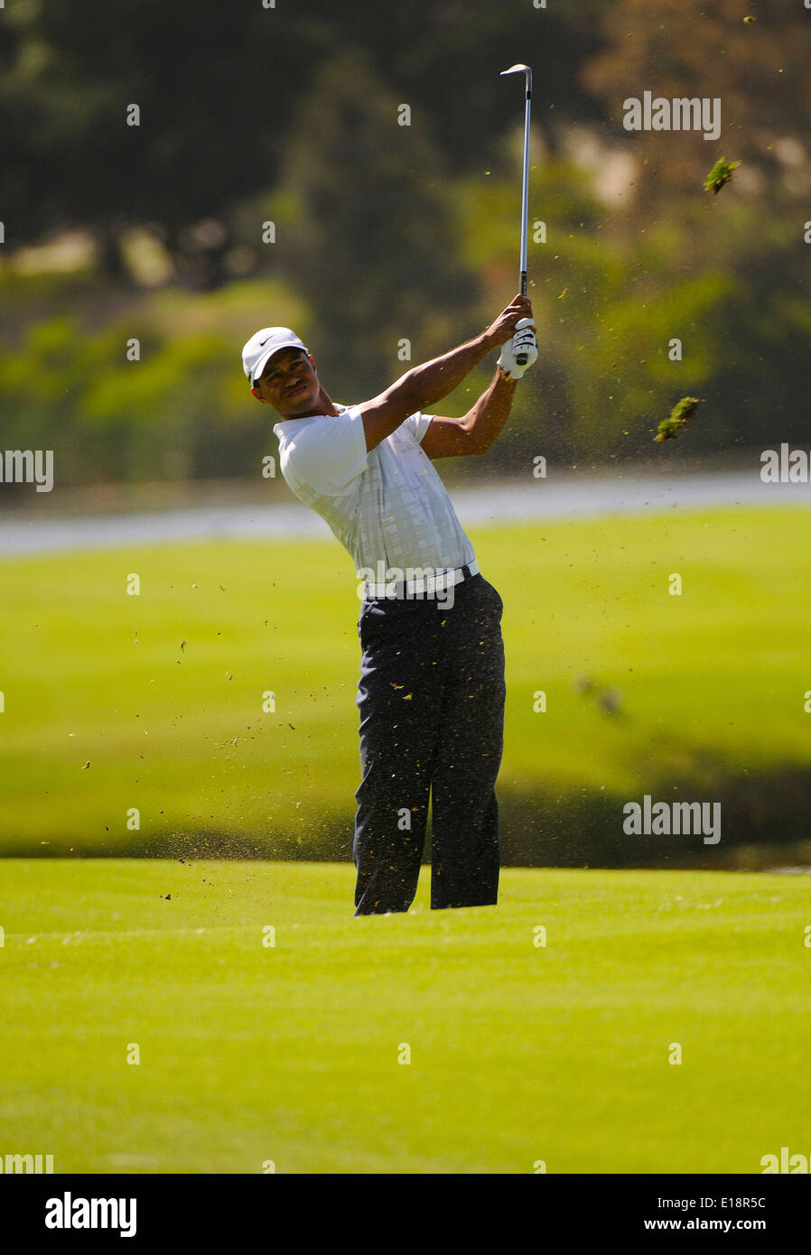 Sydney - le 11 novembre 2011. Tiger Woods joue tir d'approche au second tour dans l'Open d'Australie au lacs de golf. Banque D'Images