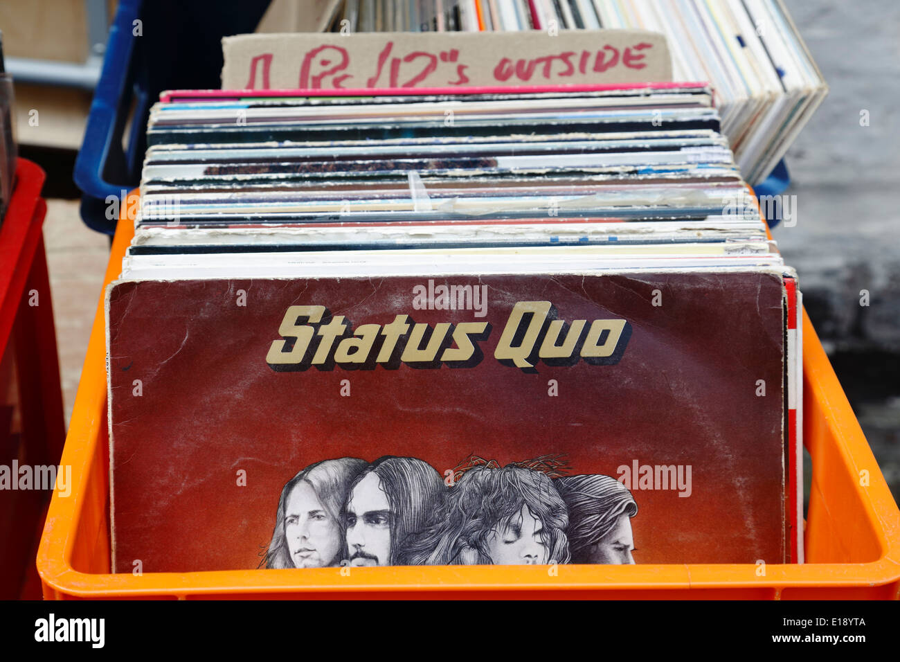 Disques vinyles à vendre dans une boutique de disques d'occasion Au  Royaume-Uni Photo Stock - Alamy