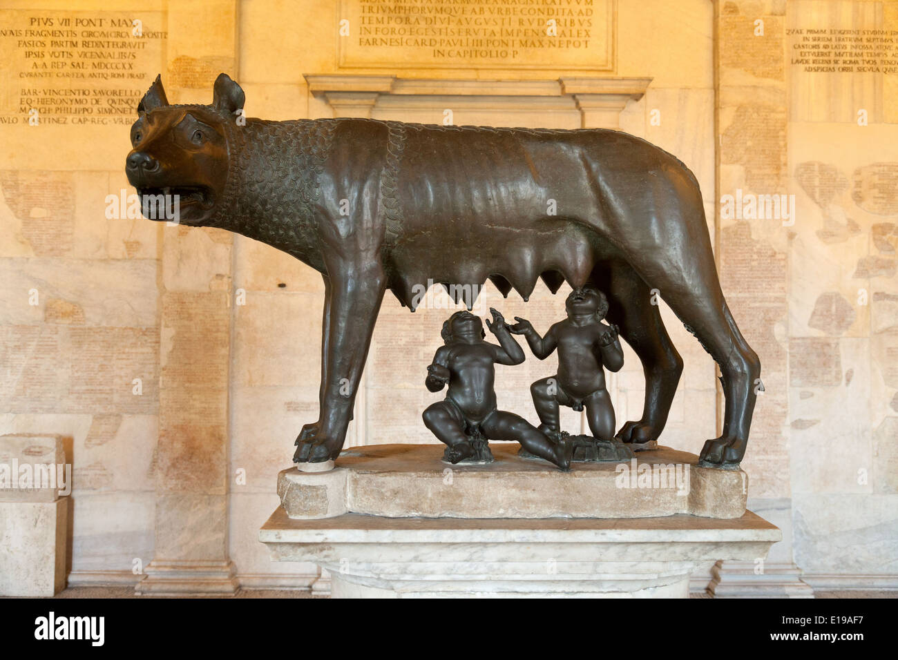 Rome - statue de loup avec Romulus et Remus, le Musée du Capitole, Rome Italie Europe Banque D'Images