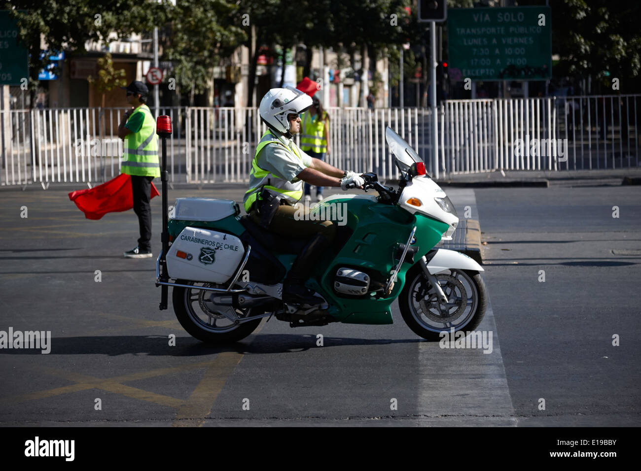 Les carabiniers du Chili moto agent de la police nationale sur moto bmw  Santiago Chili Photo Stock - Alamy