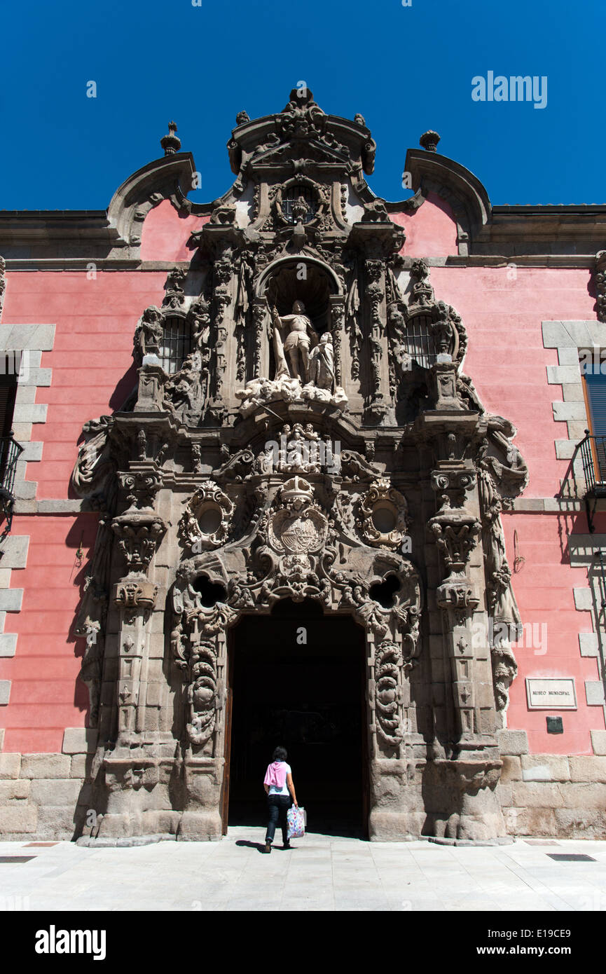 Baroque Churrigueresque ornementé entrée du Musée de l'histoire, autrefois l'Hospice Royale de San Fernando, Madrid, Espagne Banque D'Images