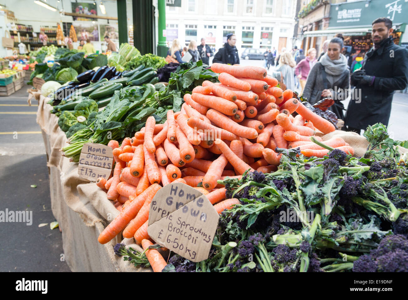 Kiosque de légumes à Borough Market, London, England, UK Banque D'Images