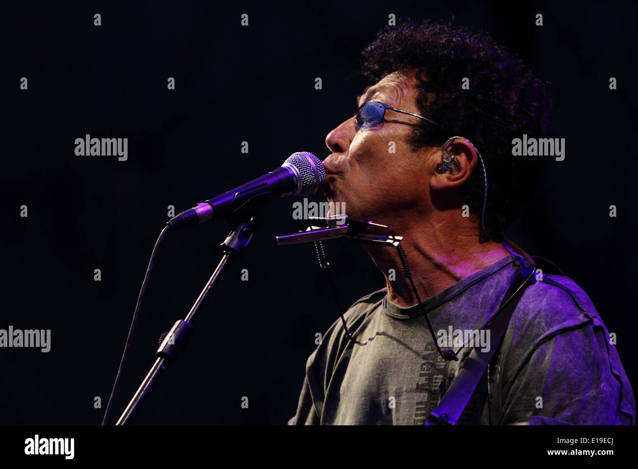 Chanteur et compositeur italien Edoardo Bennato effectuant en 2011 Banque D'Images